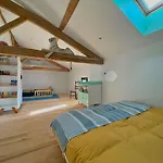 Charming Retreat With Swimming Pool *