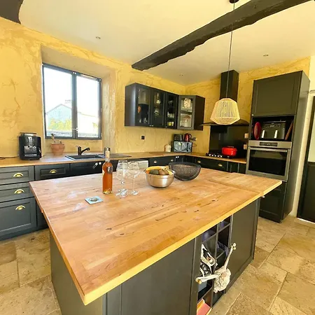 Ferienhaus Charming Retreat With Swimming Pool Douzillac