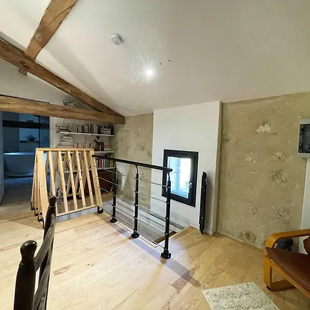 펜션 Charming Retreat With Swimming Pool Douzillac