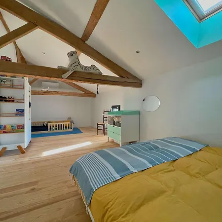Charming Retreat With Swimming Pool *