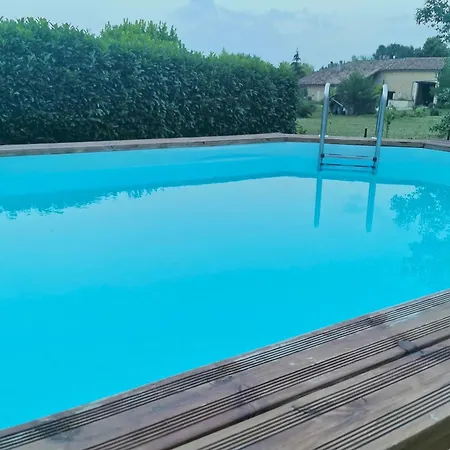 펜션 Charming Retreat With Swimming Pool Douzillac