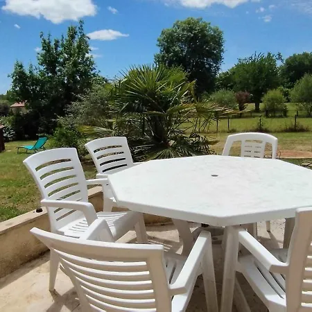 Dom wakacyjny Charming Retreat With Swimming Pool